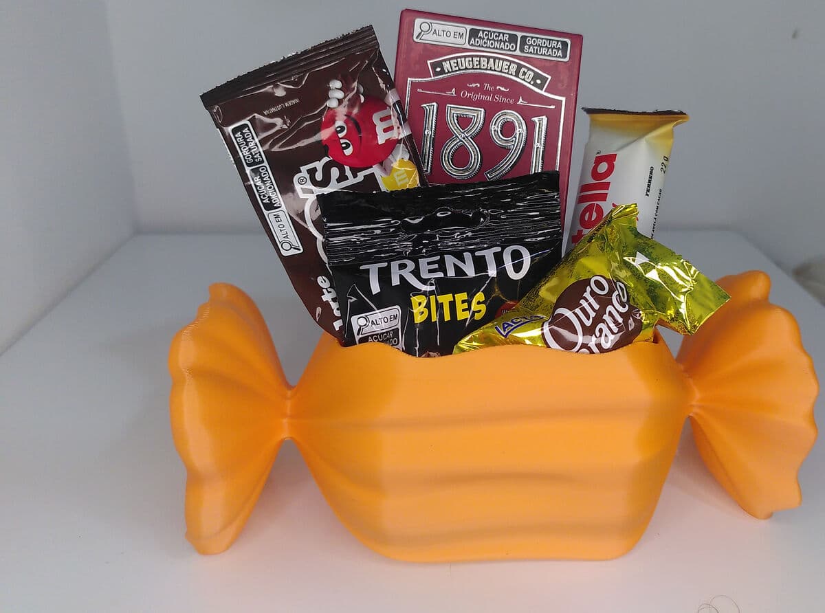 Bala Container 3D laranja com chocolates sortidos