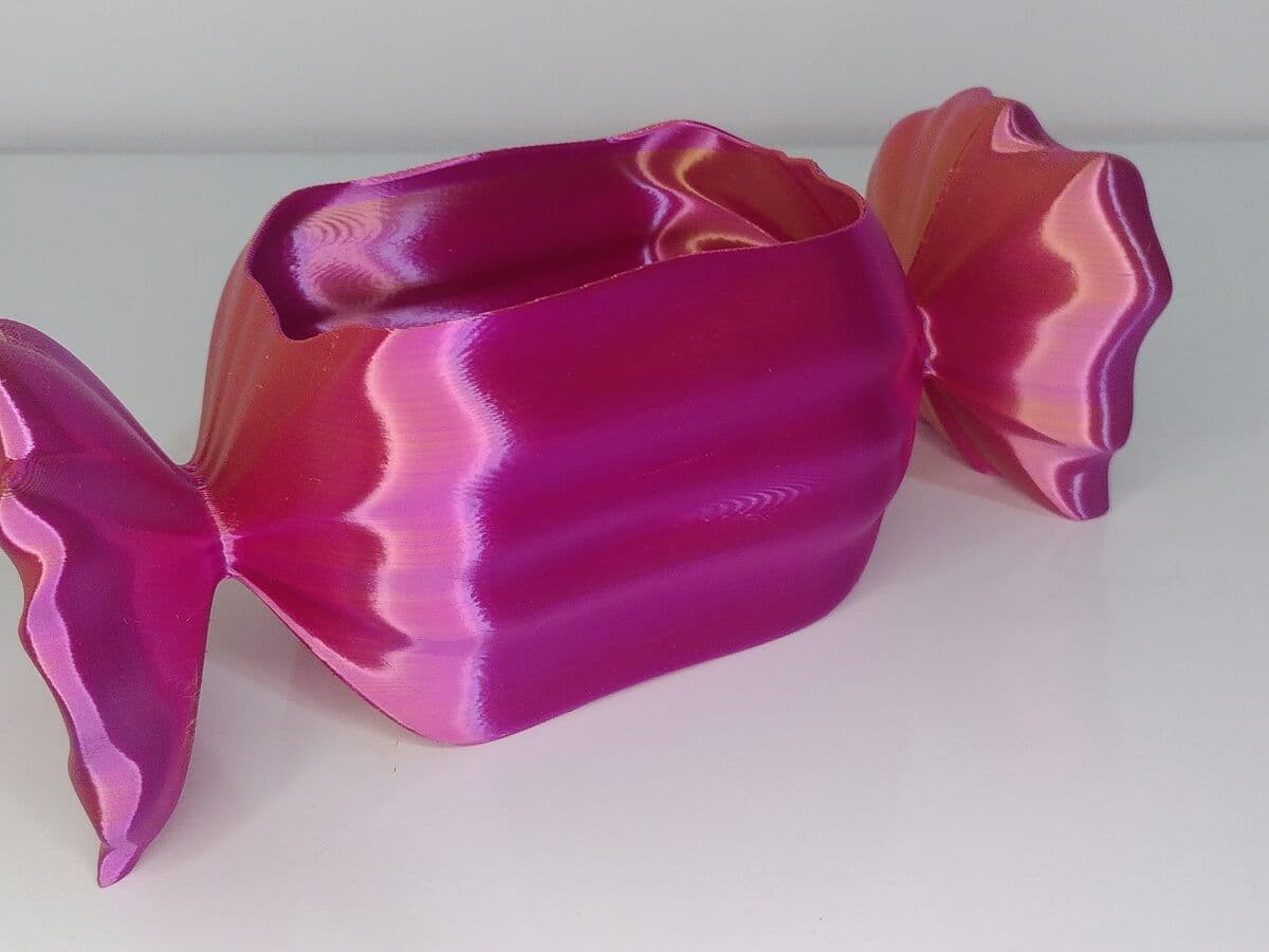 Bala Container 3D rosa com chocolates sortidos