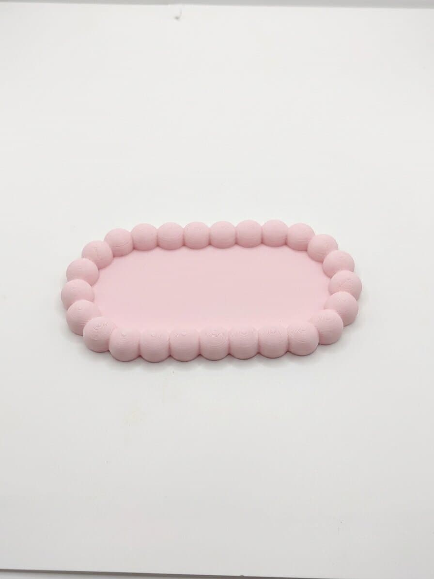 Bandeja 3D rosa com borda de bolinhas e doces